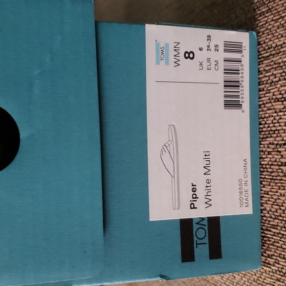 Toms - Picture 3 of 3